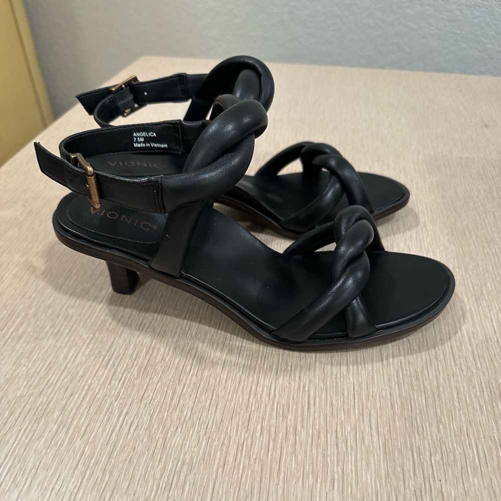 Vionic Angelica Women's Kitten Heeled Sandals Black Leather 7 1/2 NEW